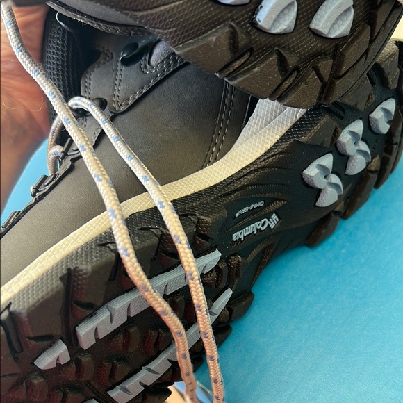 Columbia Charcoal Outdoor Boots BRAND NEW - Picture 8 of 8